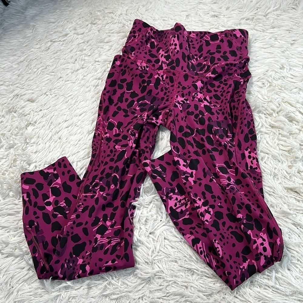 Lululemon Base Pace High-Rise Crop 23" Cheetah Camo Magenta Purple Multi - Picture 1 of 5